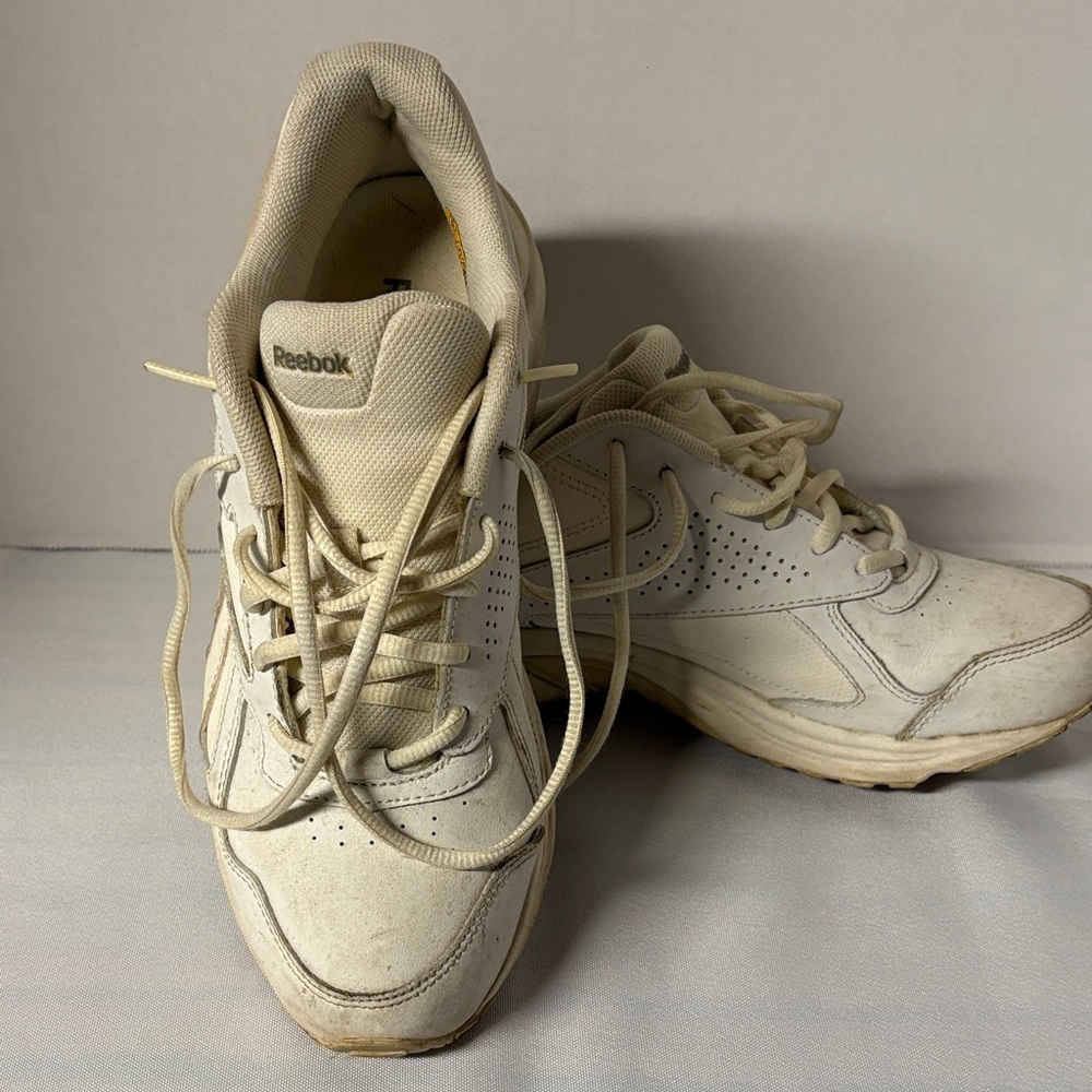 Reebok Woman Cream Athletic Shoes, size 8